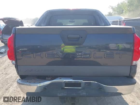2004 Chevrolet Avalanche with VIN 3GNEC12T14G238068, listed as a IAAI auction lot 42790100 with 157,362 mi miles and . Bid and sale history available at DreamBid. Image 16.