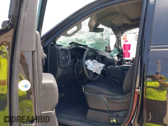 2020 Chevrolet Silverado 1500 Custom z VIN 1GCPWBEK0LZ157613, wystawiony jako IAAI lot #43247346 z przebiegiem 155 094 mil mil oraz . Historia ofert i sprzedaży dostępna na DreamBid. Obrazek 5.