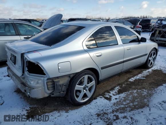 2004 Volvo S60 R с VIN YV1RH52Y342387597, выставлен на аукционе Copart как лот 87506725 с пробегом 123 733 миль миль и Списание • Salvage title. История ставок и продаж доступна на DreamBid. Изображение 3.