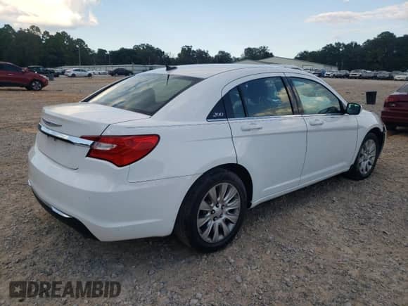 2014 Chrysler 200 LX с VIN 1C3CCBAG0EN149955, выставлен на аукционе Copart как лот 84375655 с пробегом 44 383 миль миль и Списание • Salvage title. История ставок и продаж доступна на DreamBid. Изображение 3.