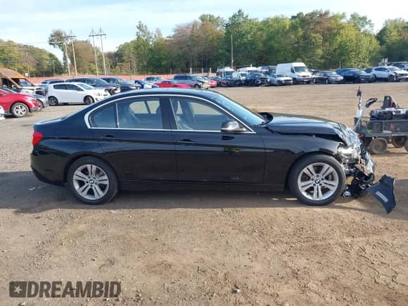 2018 BMW 3 Series 330i xDrive z VIN WBA8D9C54JEB35778, wystawiony jako IAAI lot #43344410 z przebiegiem 47 036 mil mil oraz . Historia ofert i sprzedaży dostępna na DreamBid. Obrazek 13.