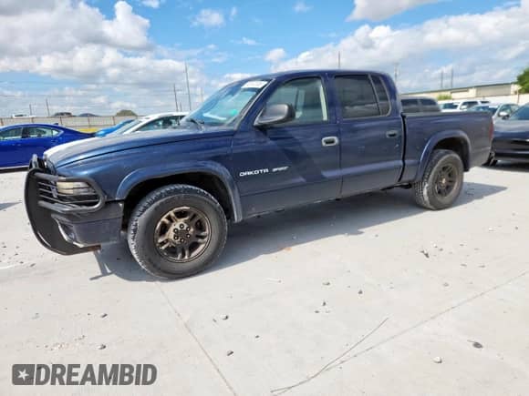 2002 Dodge Dakota Sport z VIN 1B7HL38N62S692851, wystawiony jako Copart lot #63767335 z przebiegiem 218 871 mil mil oraz Szkoda całkowita • Salvage title. Historia ofert i sprzedaży dostępna na DreamBid. Obrazek 1.