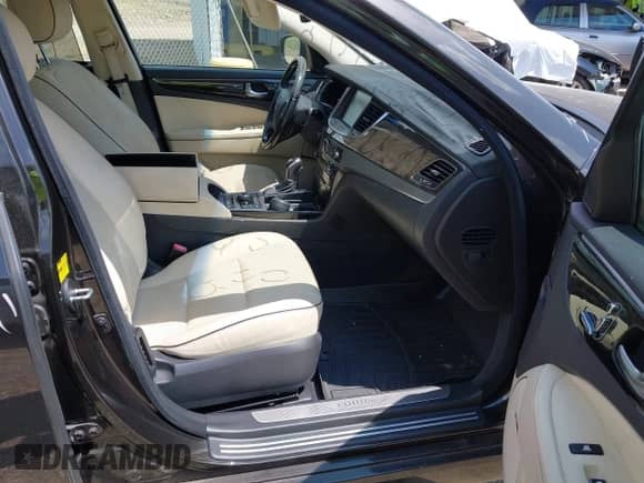 2014 Hyundai Equus Signature with VIN KMHGH4JH5EU089417, listed as a IAAI auction lot 42939834 with 86,073 mi miles and . Bid and sale history available at DreamBid. Image 5.