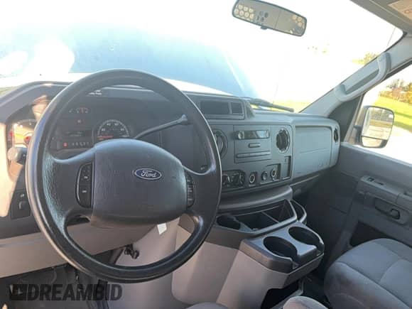 2010 Ford Econoline Cargo Commercial с VIN 1FTNE2EW5ADA29889, выставлен на аукционе Copart как лот 86223545 с пробегом 78 835 миль миль и Чистый • Clean title. История ставок и продаж доступна на DreamBid. Изображение 9.