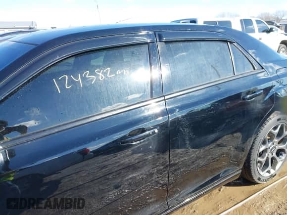 2015 Chrysler 300 S с VIN 2C3CCAGG4FH909090, выставлен на аукционе IAAI как лот 41537926 с пробегом 124 382 миль миль и . История ставок и продаж доступна на DreamBid. Изображение 14.