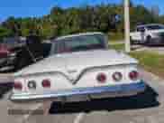 1961 Chevrolet Impala z VIN 11739B190181, wystawiony jako Copart lot #75408464 z przebiegiem 85 386 mil mil oraz Szkoda całkowita • Salvage title. Historia ofert i sprzedaży dostępna na DreamBid. Obrazek 6.