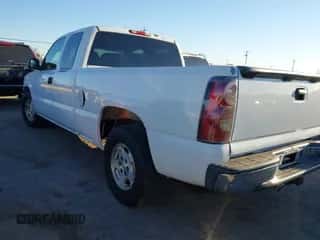 2004 Chevrolet Silverado 1500 LS z VIN 2GCEC19V841402473, wystawiony jako IAAI lot #43385388 z przebiegiem 275 565 mil mil oraz . Historia ofert i sprzedaży dostępna na DreamBid. Obrazek 3.