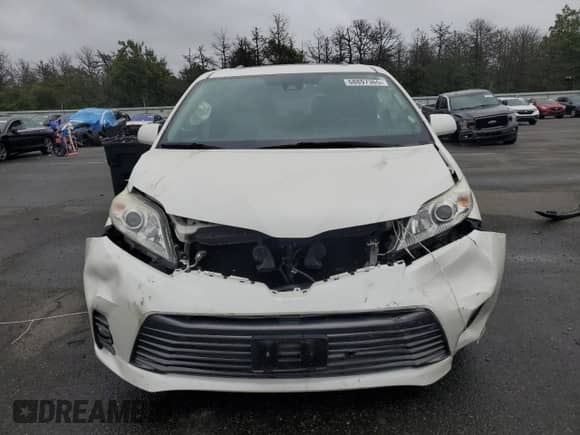 2018 Toyota Sienna XLE with VIN 5TDDZ3DC6JS189989, listed as a Copart auction lot 68897365 with 81,013 mi miles and Salvage title. Bid and sale history available at DreamBid. Image 5.