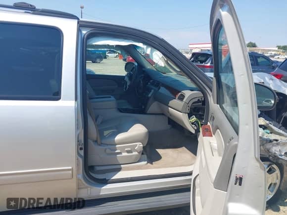 2013 Chevrolet Tahoe LT с VIN 1GNSCBE0XDR323534, выставлен на аукционе IAAI как лот 43237653 с пробегом 213 664 миль миль и . История ставок и продаж доступна на DreamBid. Изображение 5.