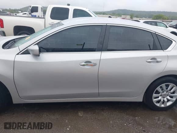 2016 Nissan Altima SV z VIN 1N4AL3AP0GC232394, wystawiony jako IAAI lot #43089423 z przebiegiem 137 681 mil mil oraz . Historia ofert i sprzedaży dostępna na DreamBid. Obrazek 15.