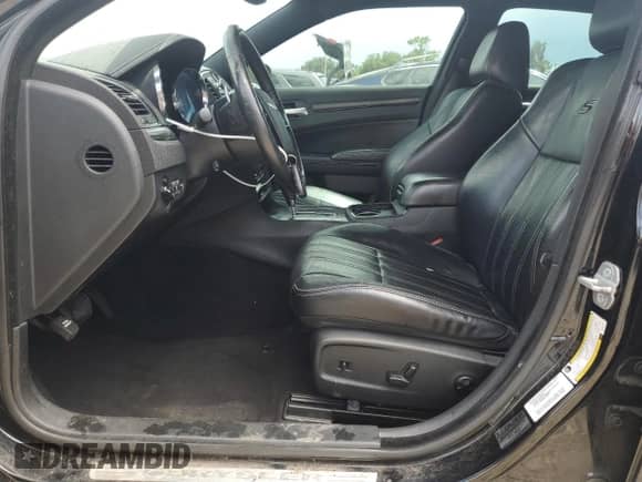 2014 Chrysler 300 S with VIN 2C3CCABT0EH161702, listed as a Copart auction lot 65598175 with 147,575 mi miles and Salvage title. Bid and sale history available at DreamBid. Image 7.