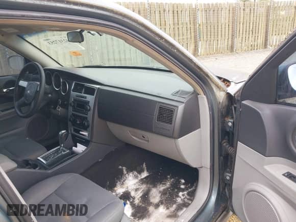 2006 Dodge Magnum with VIN 2D8FV47V26H235199, listed as a IAAI auction lot 42317253 with 251,458 mi miles and . Bid and sale history available at DreamBid. Image 5.