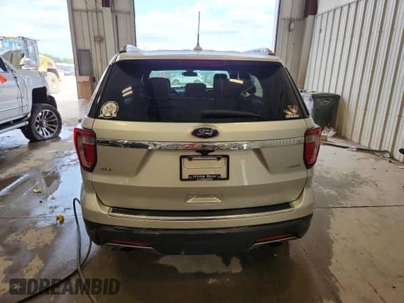 2018 Ford Explorer XLT with VIN 1FM5K8D84JGB02498, listed as a Copart auction lot 71243225 with 173,401 mi miles and Clean title. Bid and sale history available at DreamBid. Image 6.