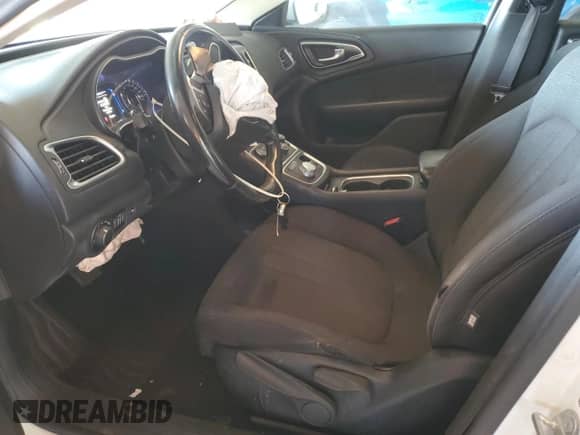 2016 Chrysler 200 Touring z VIN 1C3CCCFB7GN186085, wystawiony jako Copart lot #66673515 z przebiegiem 78 583 mil mil oraz Szkoda całkowita • Salvage title. Historia ofert i sprzedaży dostępna na DreamBid. Obrazek 7.