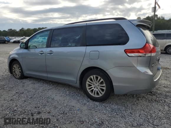 2013 Toyota Sienna XLE AAS with VIN 5TDYK3DC8DS304733, listed as a Copart auction lot 84221835 with 204,518 mi miles and Salvage title. Bid and sale history available at DreamBid. Image 2.