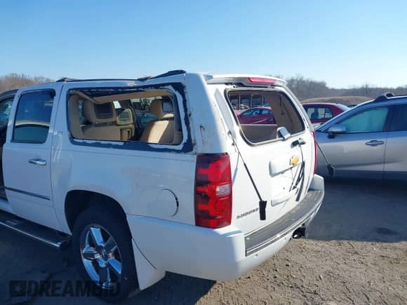2014 Chevrolet Suburban LTZ z VIN 1GNSKKE7XER146467, wystawiony jako IAAI lot #41630210 z przebiegiem 159 533 mil mil oraz . Historia ofert i sprzedaży dostępna na DreamBid. Obrazek 6.