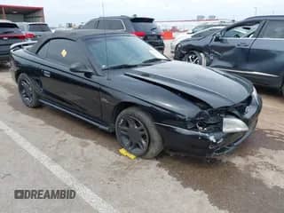1996 Ford Mustang GT z VIN 1FALP45X0TF133385, wystawiony jako IAAI lot #42060901 z przebiegiem 205 228 mil mil oraz . Historia ofert i sprzedaży dostępna na DreamBid. Obrazek 1.