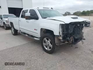 2019 Chevrolet Silverado 2500HD LT z VIN 1GC1KSEY6KF132303, wystawiony jako IAAI lot #43155826 z przebiegiem 277 202 mil mil oraz . Historia ofert i sprzedaży dostępna na DreamBid. Obrazek 1.