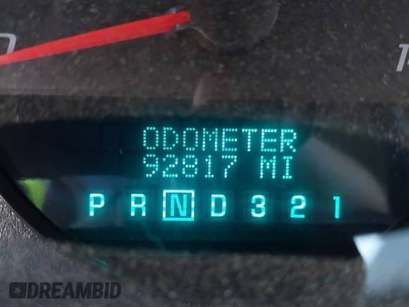 2009 Chevrolet Impala Police Police z VIN 2G1WS57M591277733, wystawiony jako IAAI lot #42384050 z przebiegiem 92 817 mil mil oraz . Historia ofert i sprzedaży dostępna na DreamBid. Obrazek 16.