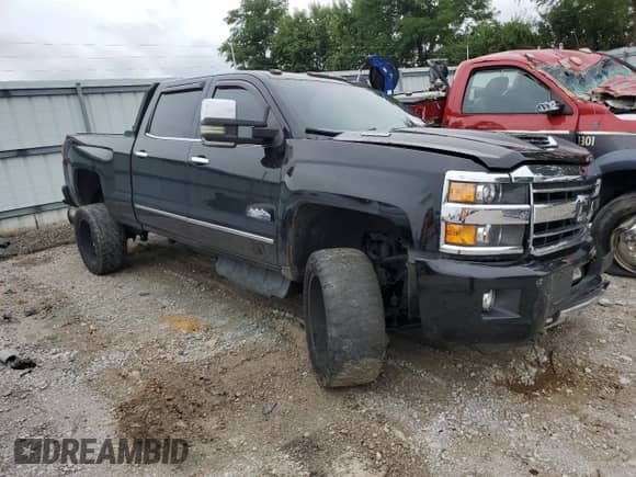 2018 Chevrolet Silverado 3500HD High Country с VIN 1GC4K1EY9JF126601, выставлен на аукционе Copart как лот 70416704 с пробегом 130 883 миль миль и На запчасти • Non repairable. История ставок и продаж доступна на DreamBid. Изображение 4.