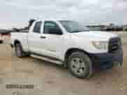 2013 Toyota Tundra z VIN 5TFRM5F17DX059827, wystawiony jako Copart lot #71918435 z przebiegiem 218 078 mil mil oraz Szkoda całkowita • Salvage title. Historia ofert i sprzedaży dostępna na DreamBid. Obrazek 4.