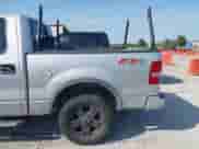 2005 Ford F-150 XLT z VIN 1FTPW14585KE61905, wystawiony jako IAAI lot #43199220 z przebiegiem 239 923 mil mil oraz . Historia ofert i sprzedaży dostępna na DreamBid. Obrazek 13.