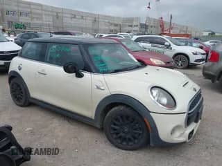 2017 MINI Hardtop Cooper S z VIN WMWXP7C39H3B94675, wystawiony jako IAAI lot #42532420 z przebiegiem 94 340 mil mil oraz . Historia ofert i sprzedaży dostępna na DreamBid. Obrazek 1.