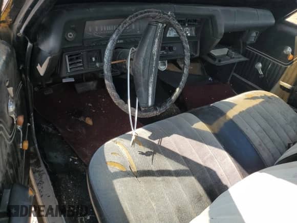 1971 Chevrolet Silverado 1500 z VIN 136801B164658, wystawiony jako Copart lot #68003875 z przebiegiem 47 400 mil mil oraz Czysty tytuł • Clean title. Historia ofert i sprzedaży dostępna na DreamBid. Obrazek 8.