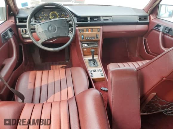 1989 Mercedes-Benz 300 E with VIN WDBEA30D7KA942808, listed as a Copart auction lot 59315945 with 121,727 mi miles and Clean title. Bid and sale history available at DreamBid. Image 8.