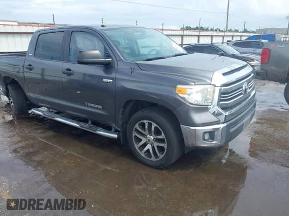 2017 Toyota Tundra SR5 z VIN 5TFEW5F15HX220755, wystawiony jako IAAI lot #42678941 z przebiegiem 188 368 mil mil oraz . Historia ofert i sprzedaży dostępna na DreamBid. Obrazek 1.