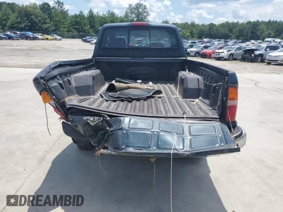 1998 Toyota Tacoma z VIN 4TASM92N7WZ121828, wystawiony jako Copart lot #64122235 z przebiegiem 200 637 mil mil oraz Szkoda całkowita • Salvage title. Historia ofert i sprzedaży dostępna na DreamBid. Obrazek 6.