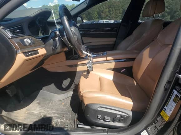 2014 BMW 7 Series 750i xDrive z VIN WBAYB6C51ED224298, wystawiony jako Copart lot #84795885 z przebiegiem 90 231 mil mil oraz Czysty tytuł • Clean title. Historia ofert i sprzedaży dostępna na DreamBid. Obrazek 7.