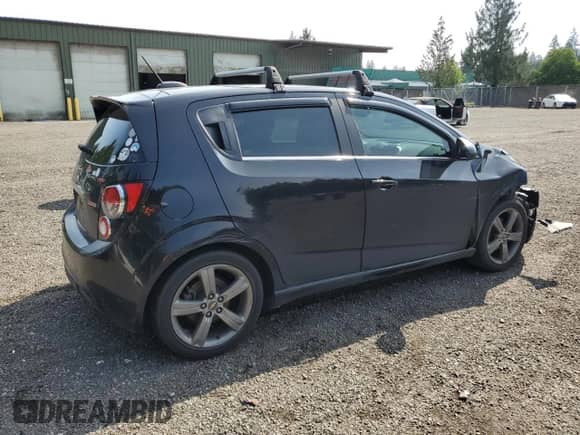 2016 Chevrolet Sonic RS z VIN 1G1JG6SB9G4152534, wystawiony jako Copart lot #61669815 z przebiegiem 117 986 mil mil oraz Szkoda całkowita • Salvage title. Historia ofert i sprzedaży dostępna na DreamBid. Obrazek 3.