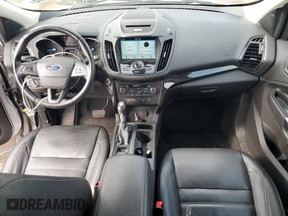 2017 Ford Escape Titanium z VIN 1FMCU9J96HUA60318, wystawiony jako Copart lot #81302185 z przebiegiem 107 623 mil mil oraz Czysty tytuł • Clean title. Historia ofert i sprzedaży dostępna na DreamBid. Obrazek 8.