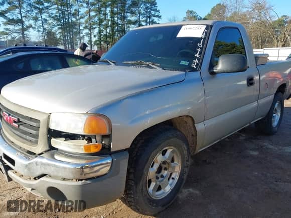 2005 GMC Sierra 1500 Work Truck z VIN 1GTEC14X75Z255631, wystawiony jako IAAI lot #41662255 z przebiegiem 327 188 mil mil oraz . Historia ofert i sprzedaży dostępna na DreamBid. Obrazek 2.