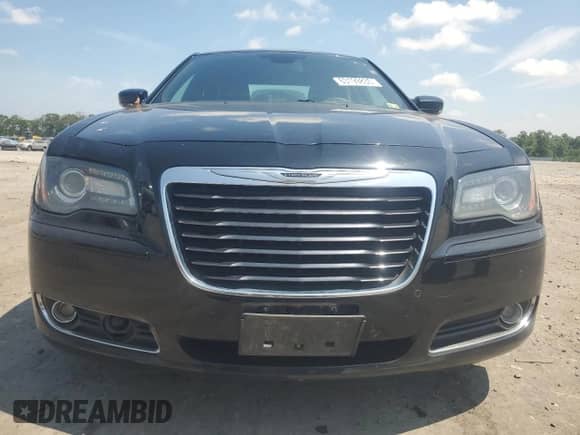 2012 Chrysler 300 S z VIN 2C3CCAJT6CH238376, wystawiony jako Copart lot #63199835 z przebiegiem 203 654 mil mil oraz Czysty tytuł • Clean title. Historia ofert i sprzedaży dostępna na DreamBid. Obrazek 5.