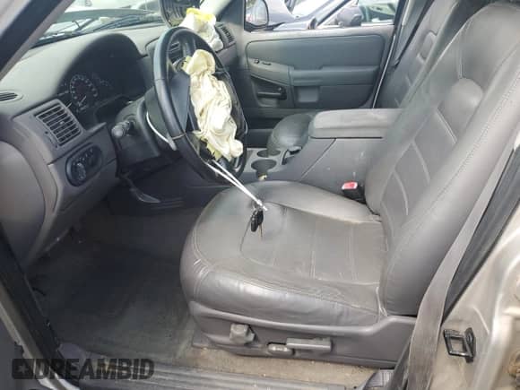 2002 Ford Explorer XLT with VIN 1FMZU63E32UC44125, listed as a Copart auction lot 64127365 with 183,622 mi miles and Salvage title. Bid and sale history available at DreamBid. Image 7.