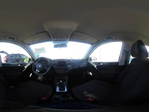 2017 Volkswagen Tiguan S с VIN WVGBV7AX7HK049738, выставлен на аукционе IAAI как лот 42519659 с пробегом 66 873 миль миль и . История ставок и продаж доступна на DreamBid. Изображение 18.