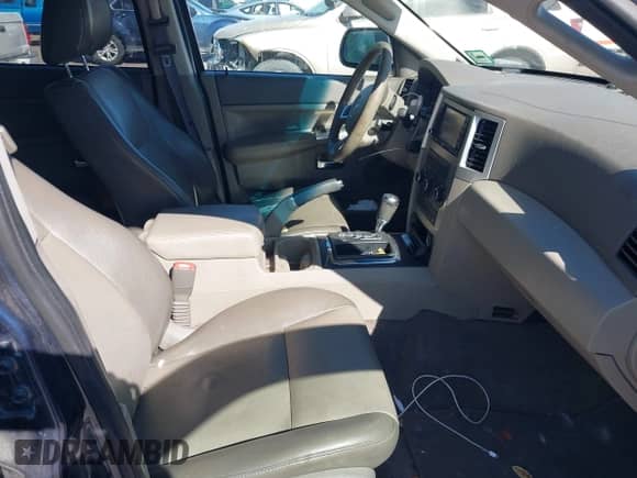 2009 Jeep Grand Cherokee Laredo with VIN 1J8GR48K89C549788, listed as a IAAI auction lot 42647567 with 206,358 mi miles and . Bid and sale history available at DreamBid. Image 5.