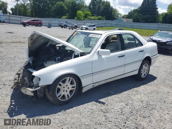 1999 Mercedes-Benz C 230/260/280/320 z VIN WDBHA24G3XA786656, wystawiony jako Copart lot #56043675 z przebiegiem Nie podano mil oraz Szkoda całkowita • Salvage title. Historia ofert i sprzedaży dostępna na DreamBid. Obrazek 1.