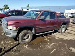 2001 Dodge 1500 z VIN 3B7HF13Z61M275713, wystawiony jako Copart lot #74197304 z przebiegiem 193 959 mil mil oraz Szkoda całkowita • Salvage title. Historia ofert i sprzedaży dostępna na DreamBid. Obrazek 1.