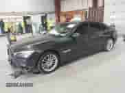 2013 BMW 7 Series 750i xDrive с VIN WBAYB6C5XDD223942, выставлен на аукционе IAAI как лот 42608352 с пробегом 105 215 миль миль и . История ставок и продаж доступна на DreamBid. Изображение 21.