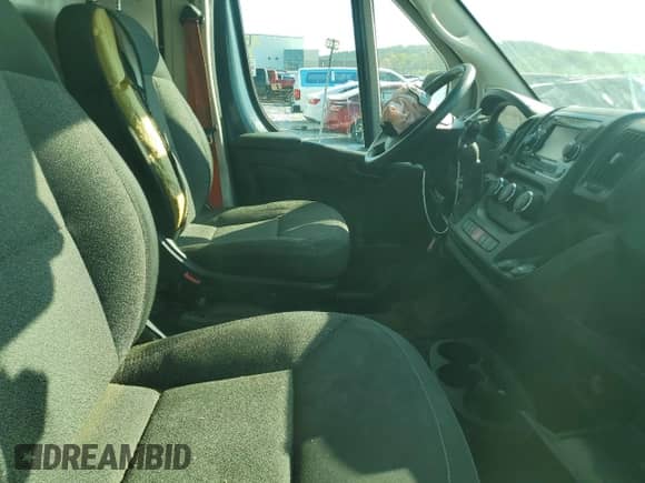 2021 Ram ProMaster Cargo с VIN 3C6MRVJG1ME552465, выставлен на аукционе Copart как лот 84428755 с пробегом 110 555 миль миль и Списание • Salvage title. История ставок и продаж доступна на DreamBid. Изображение 7.