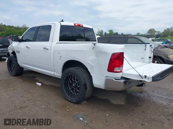 2018 Ram 1500 Big Horn z VIN 1C6RR7LG8JS258214, wystawiony jako IAAI lot #41983843 z przebiegiem 83 929 mil mil oraz . Historia ofert i sprzedaży dostępna na DreamBid. Obrazek 3.