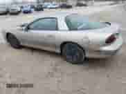 2001 Chevrolet Camaro z VIN 2G1FP22KX12125595, wystawiony jako Copart lot #81408024 z przebiegiem 187 000 mil mil oraz Czysty tytuł • Clean title. Historia ofert i sprzedaży dostępna na DreamBid. Obrazek 2.