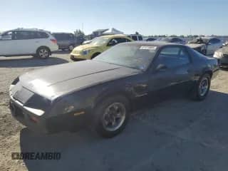 1986 Chevrolet Camaro с VIN 1G1FP87S2GL112165, выставлен на аукционе Copart как лот 67473905 с пробегом 61 682 миль миль и Чистый • Clean title. История ставок и продаж доступна на DreamBid. Изображение 1.