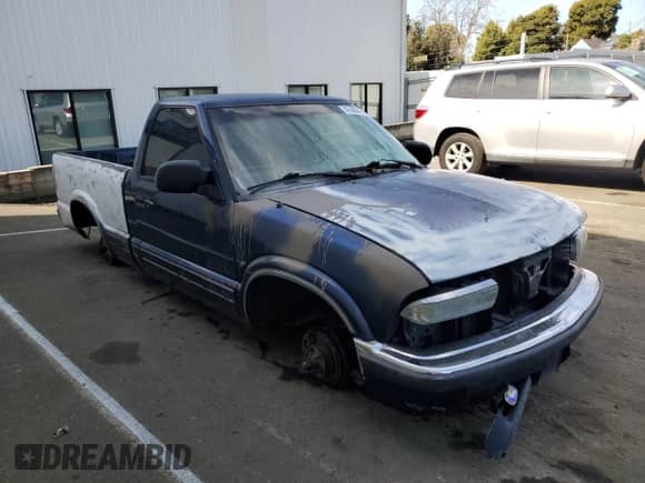 1999 Chevrolet S-10 с VIN 1GCCS14X1X8133382, выставлен на аукционе Copart как лот 47482475 с пробегом Не указан миль и На запчасти • Non repairable. История ставок и продаж доступна на DreamBid. Изображение 4.