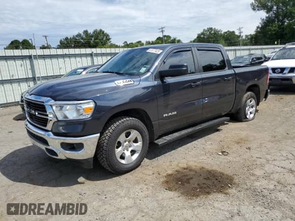 2021 Ram 1500 Lone Star z VIN 1C6SRFFT6MN696141, wystawiony jako Copart lot #67417425 z przebiegiem 47 595 mil mil oraz Szkoda całkowita • Salvage title. Historia ofert i sprzedaży dostępna na DreamBid. Obrazek 1.