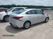 2022 Hyundai Accent SE z VIN 3KPC24A62NE189802, wystawiony jako IAAI lot #42283620 z przebiegiem 20 846 mil mil oraz . Historia ofert i sprzedaży dostępna na DreamBid. Obrazek 4.