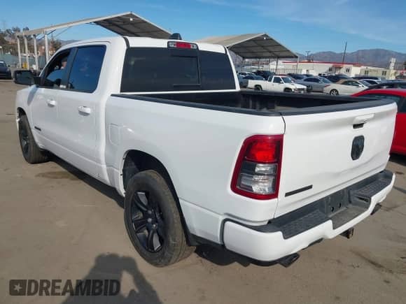 2022 Ram 1500 Big Horn z VIN 1C6RREFTXNN254294, wystawiony jako IAAI lot #41402831 z przebiegiem 49 951 mil mil oraz . Historia ofert i sprzedaży dostępna na DreamBid. Obrazek 3.